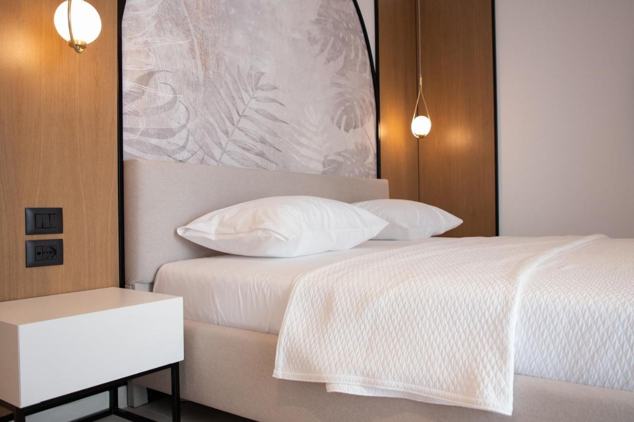 Colosseum Hotel Ксамил Экстерьер фото