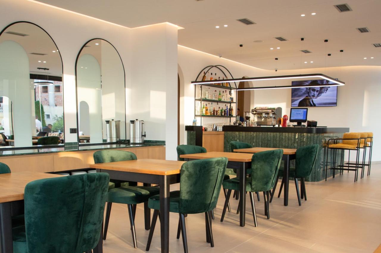 Colosseum Hotel Ксамил Экстерьер фото