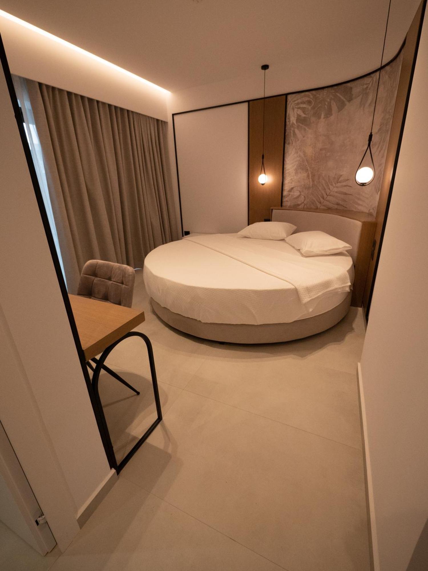 Colosseum Hotel Ксамил Экстерьер фото