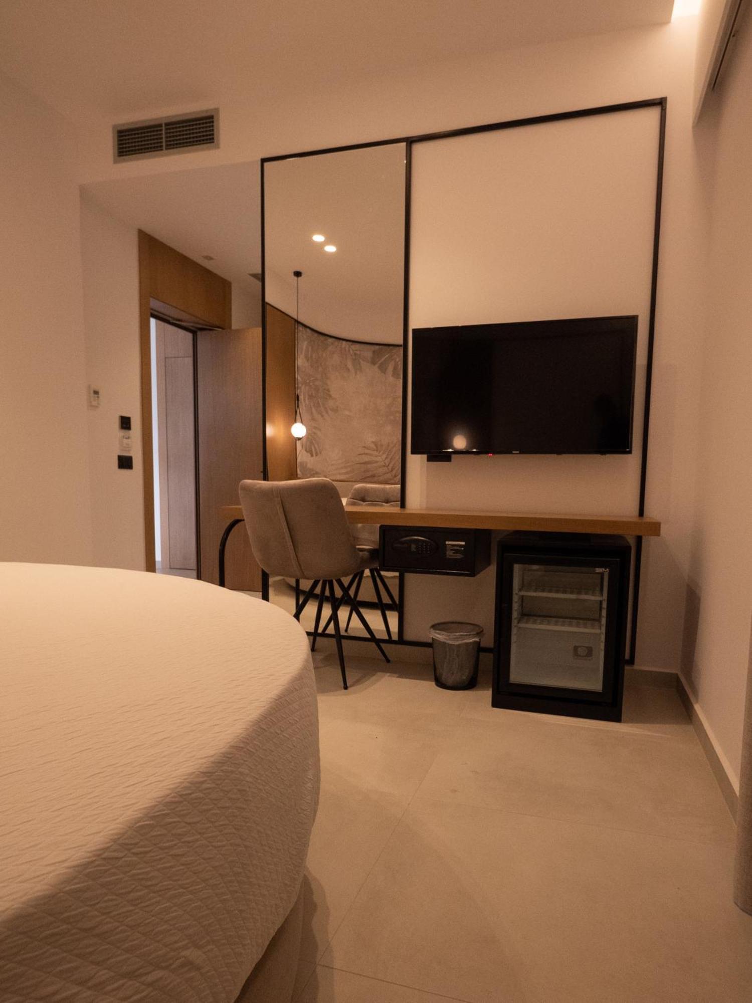 Colosseum Hotel Ксамил Экстерьер фото